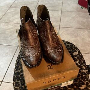 Womens boots size 6.5